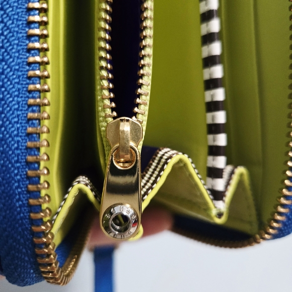 NWOT Henri Bendel Blue Logo Wallet - Picture 8 of 11